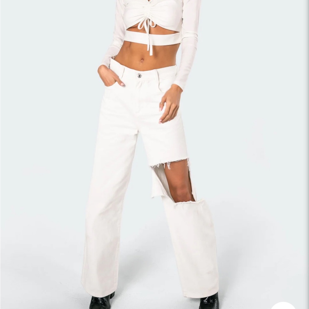 Edikted medium white jeans. Original price was $115 CAD. Hardly worn.